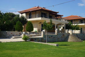 Отель Elaia Houses  Храни